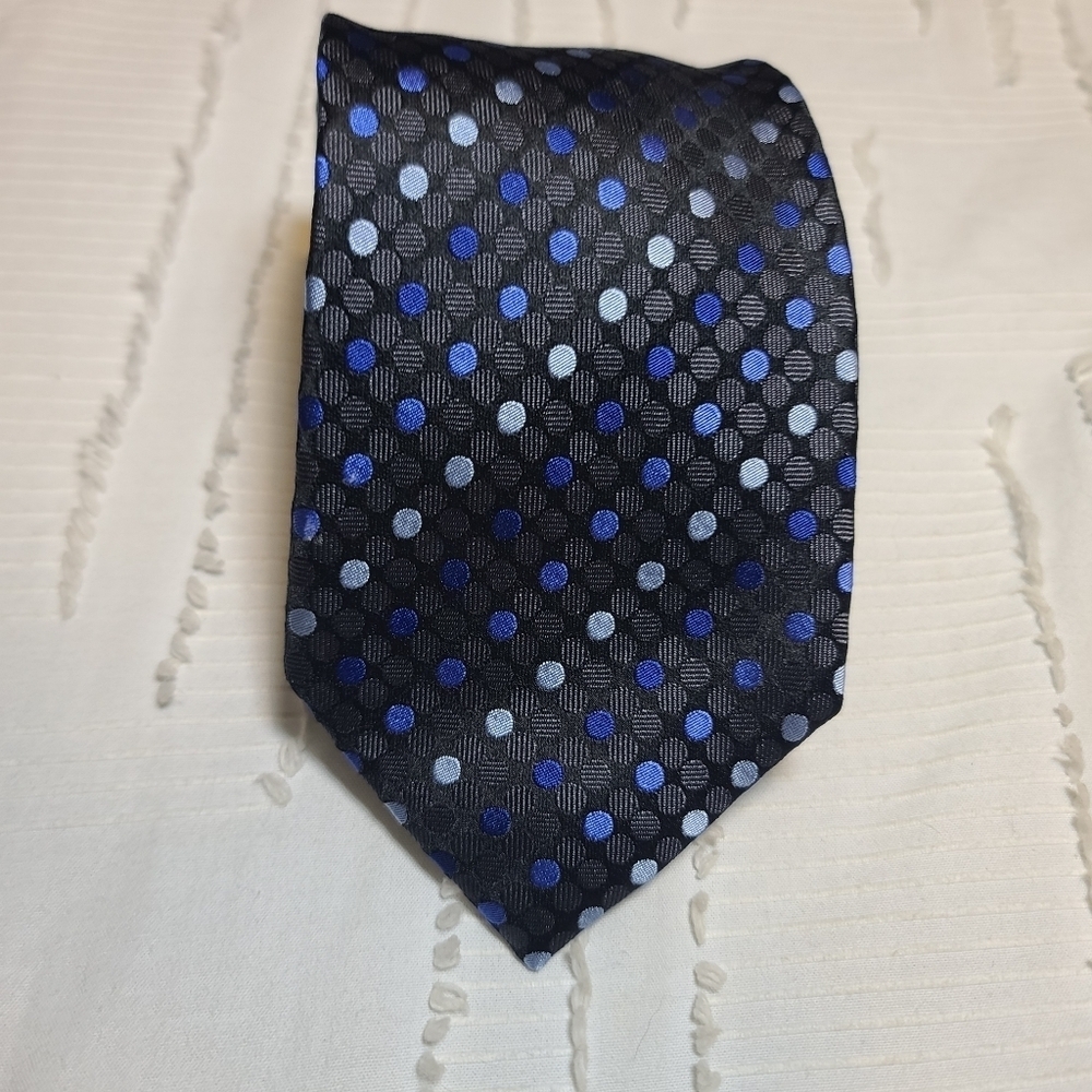 Geoffrey Beene 100% Silk Black & Blue Neck Tie